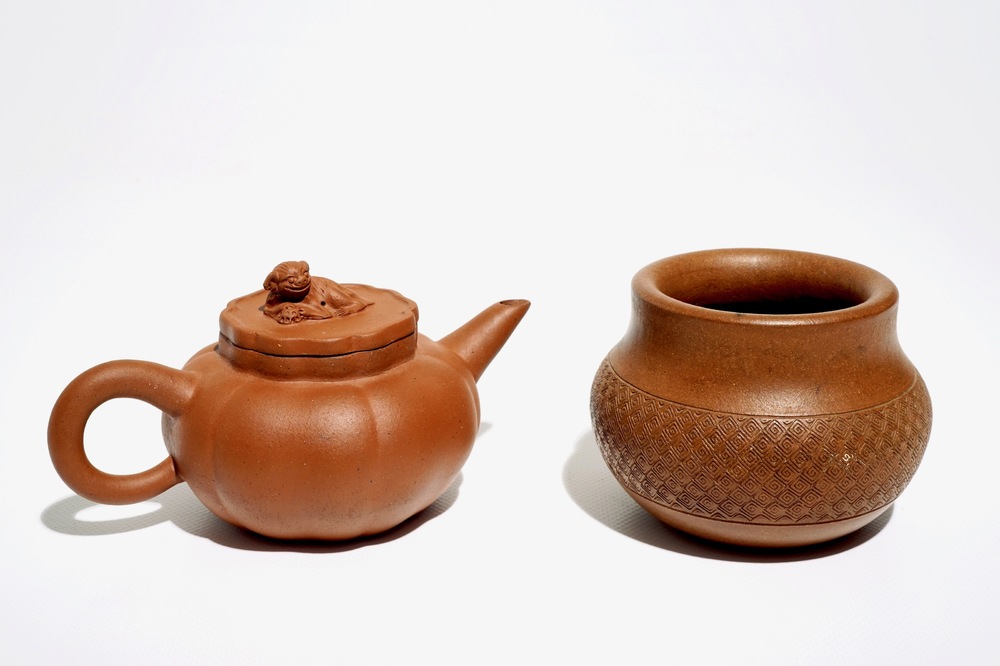 A Chinese Yixing stoneware teapot and a small vase, 19/20th C.