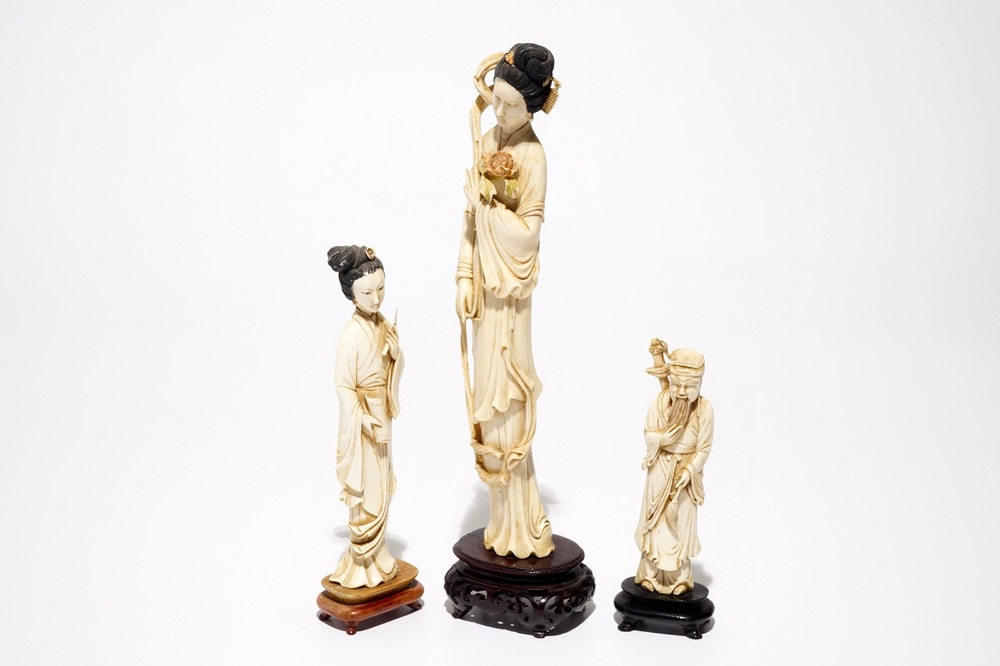 Three Chinese ivory figures on wooden bases, 19/20th C.