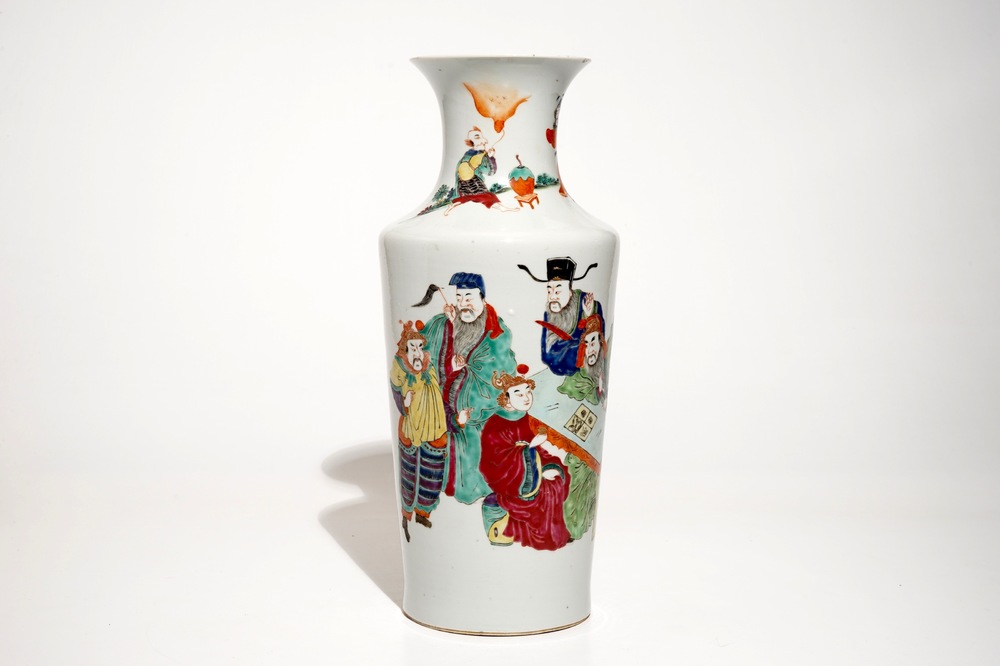 A Chinese famille rose Yongzheng-style rouleau vase, 19th C.