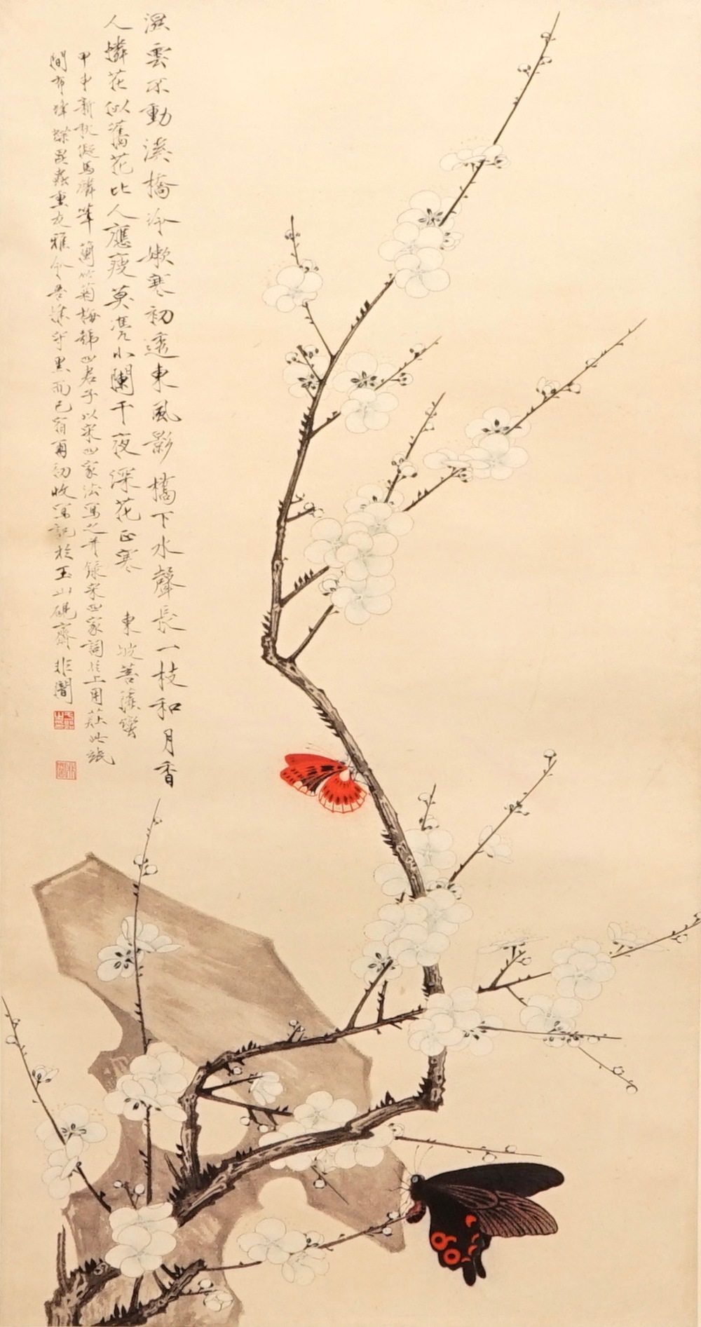 Une peinture rouleau sur papier figurant deux papillons sur une branche fleurie, Chine, sign&eacute; Yu Fei'an (1888-1959)
