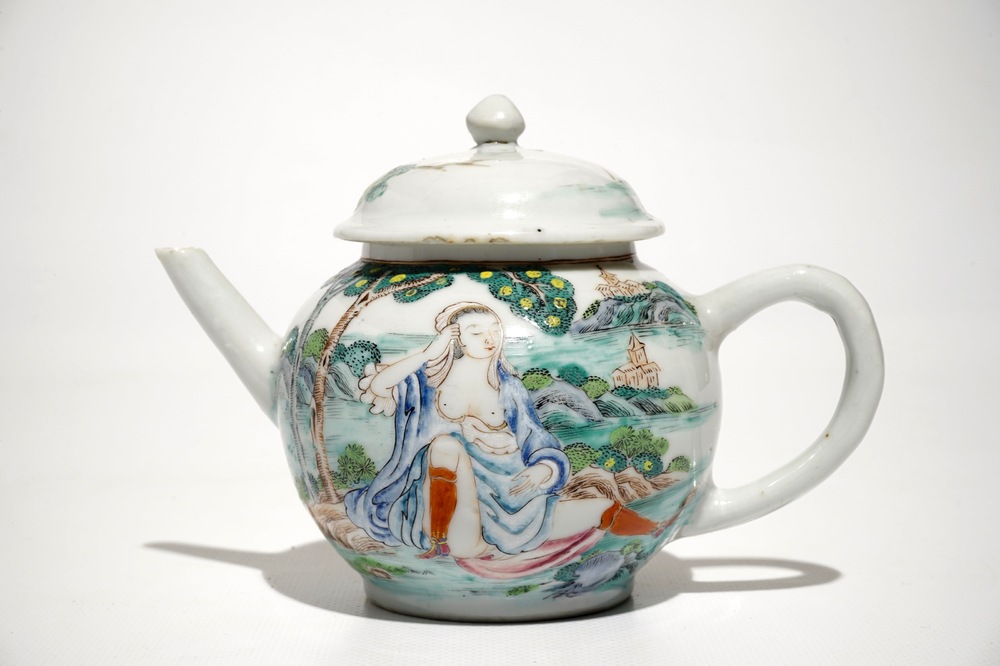 Une th&eacute;i&egrave;re en porcelaine de Chine famille rose &agrave; d&eacute;cor &eacute;rotique, Qianlong