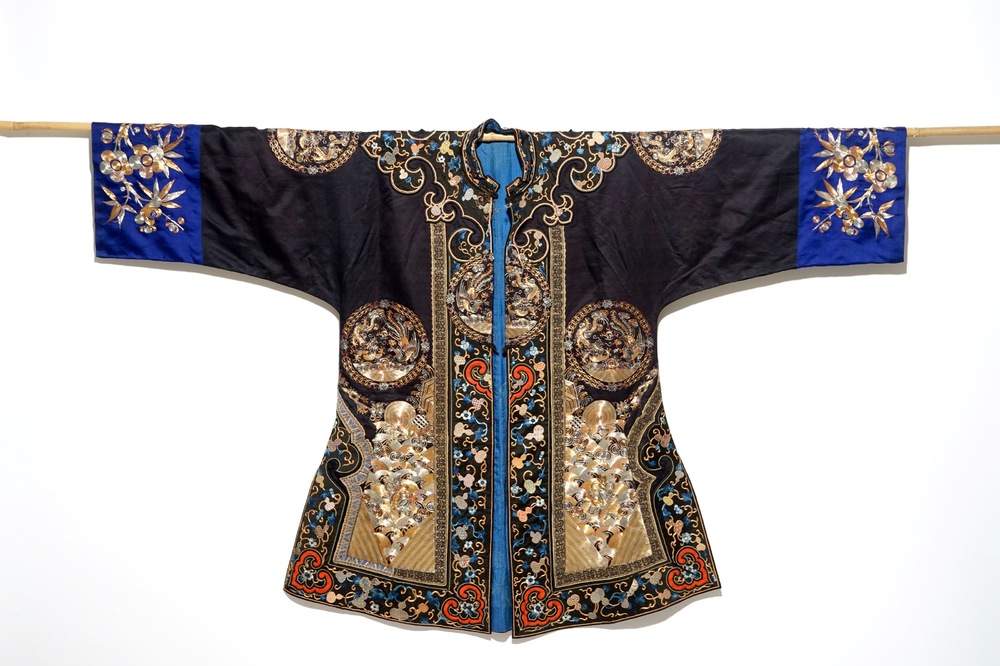 A Chinese embroidered silk woman's robe, Qing