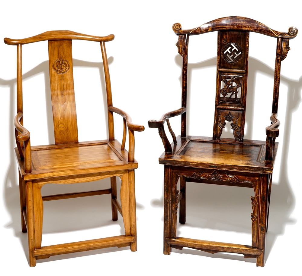 Two Chinese elm yoke-back chairs, 19/20th C.
