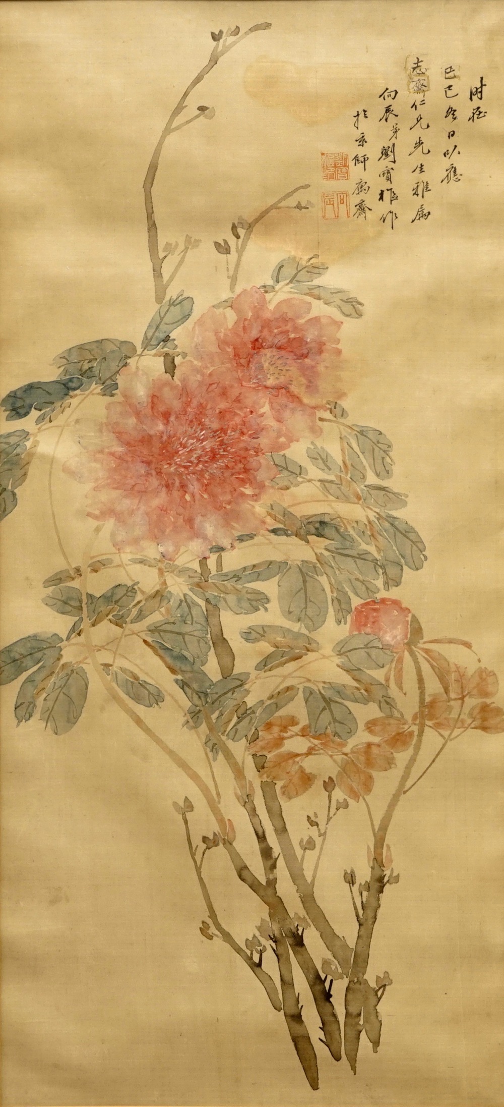 A Chinese silk painting depicting peony flowers, 19th C.