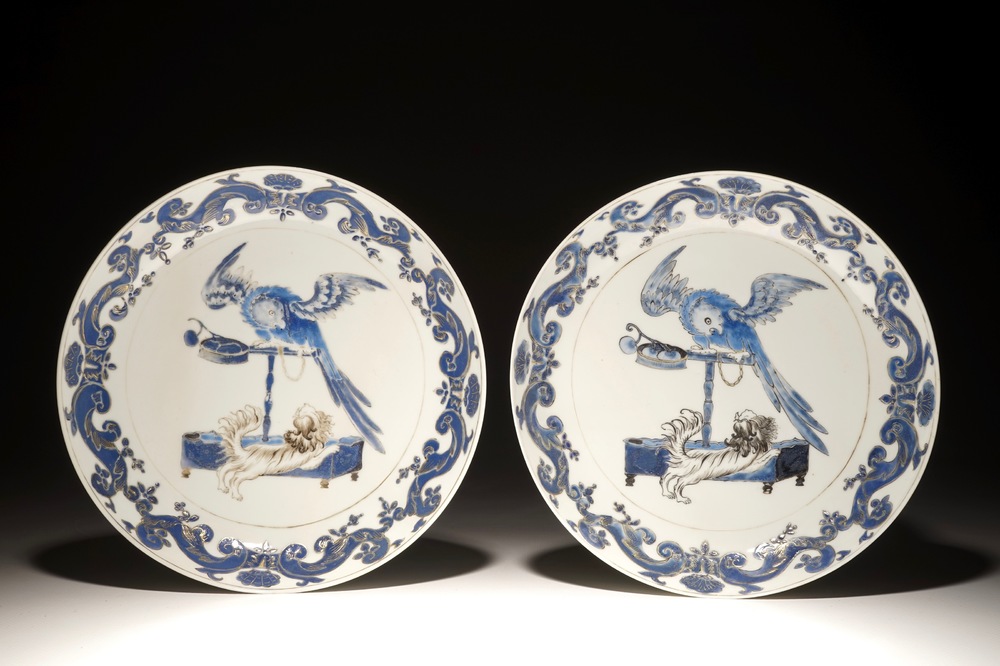 Une paire de coupes aux perroquets en porcelaine de Chine coquille d'oeuf des "Ateliers Pronk", Yongzheng/Qianlong