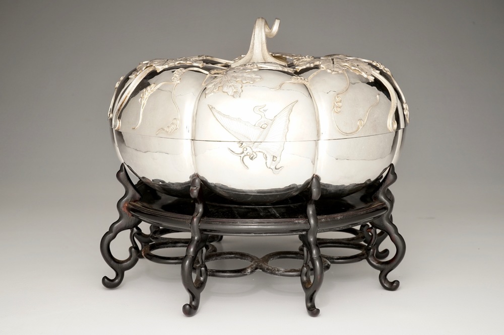 A fine large Chinese silver pumpkin-shaped condiments box and cover, Qing Yun, Tientsin, 18/19th C.