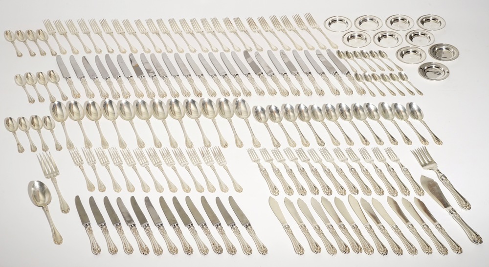 A Japanese silver cutlery set with ten small plates, signed K. Uyeda, 20th C.