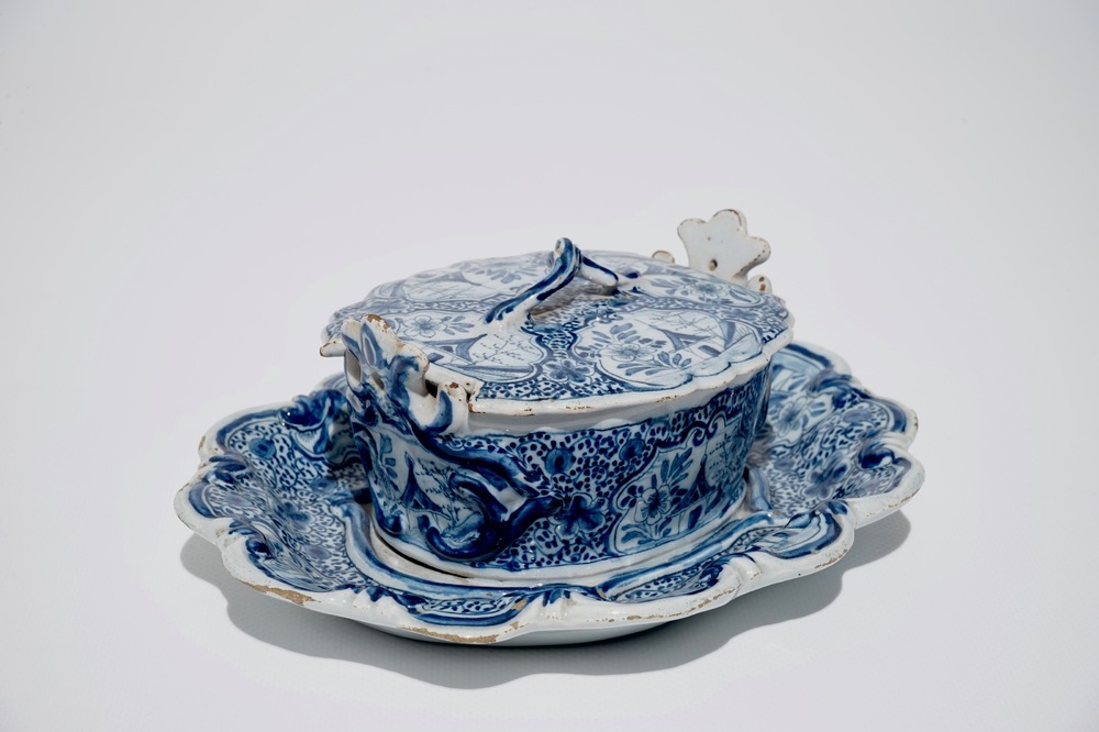 worstelen Prematuur Vlot Een blauwwitte Delftse botervloot met onderschotel, 18e eeuw - Rob Michiels  Auctions