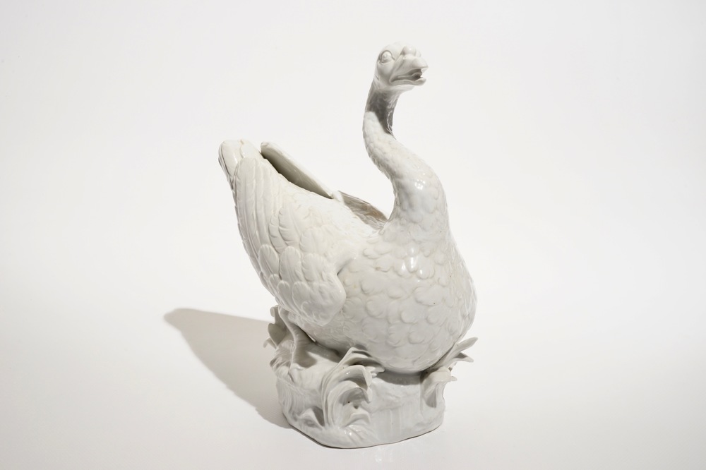 Un mod&egrave;le d'un cygne en porcelaine de Meissen en style blanc de Chine, Allemagne, 18&egrave;me