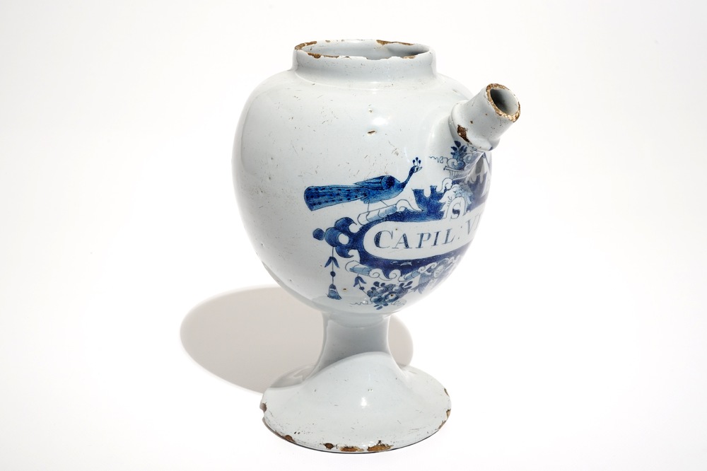 Een blauwwitte Delftse siroopkan &quot;S:Capil:Ven&quot;, 18e eeuw