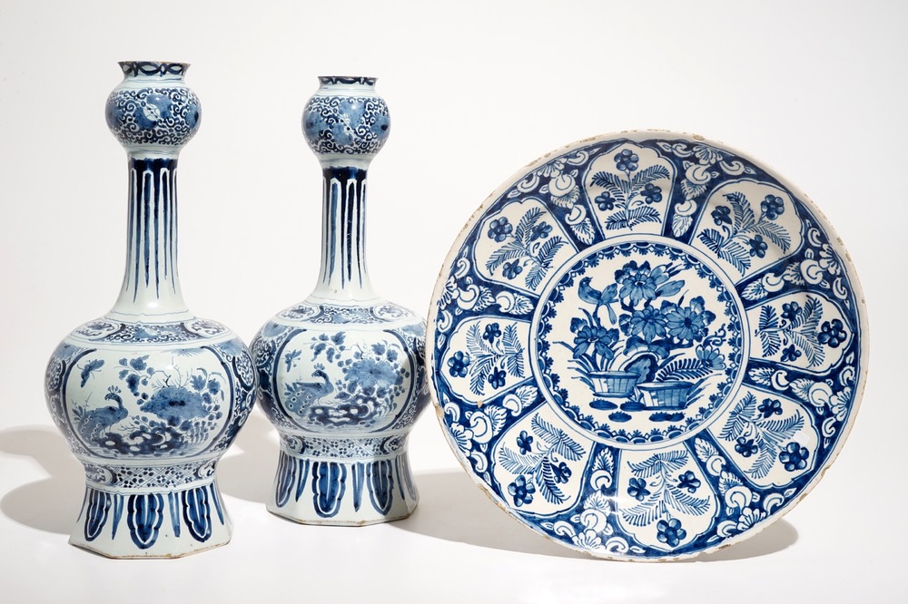 A pair of Dutch Delft blue and white chinoiserie vases and a floral charger, 17/18th C.