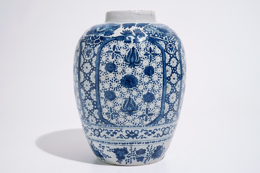A Dutch Delft blue and white chinoiserie jar, 17th C.