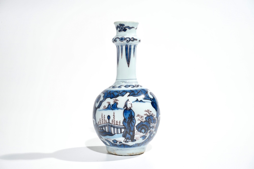 A small Dutch Delft chinoiserie bottle vase in blue, white and manganese, 2nd half 17th C.