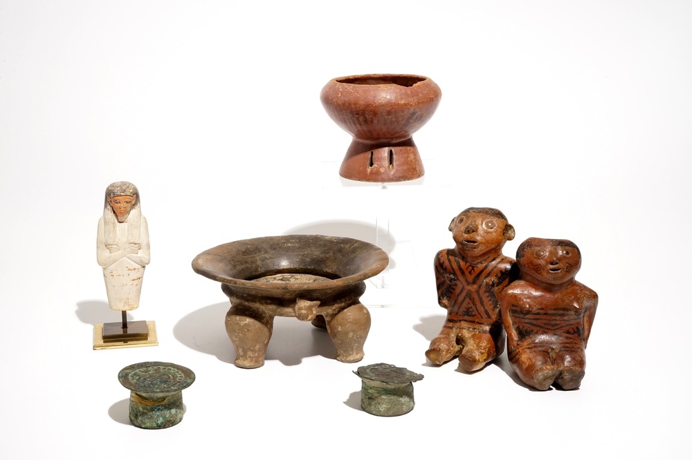 Een gevarieerd lot etnografische kunst w.o. Pre-Colombiaans en Egyptisch