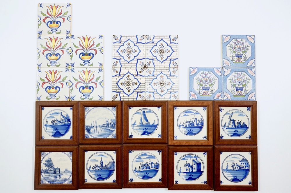 Un lot de 22 carreaux en fa&iuml;ence de Delft polychrome et bleu et blanc, 19&egrave;me