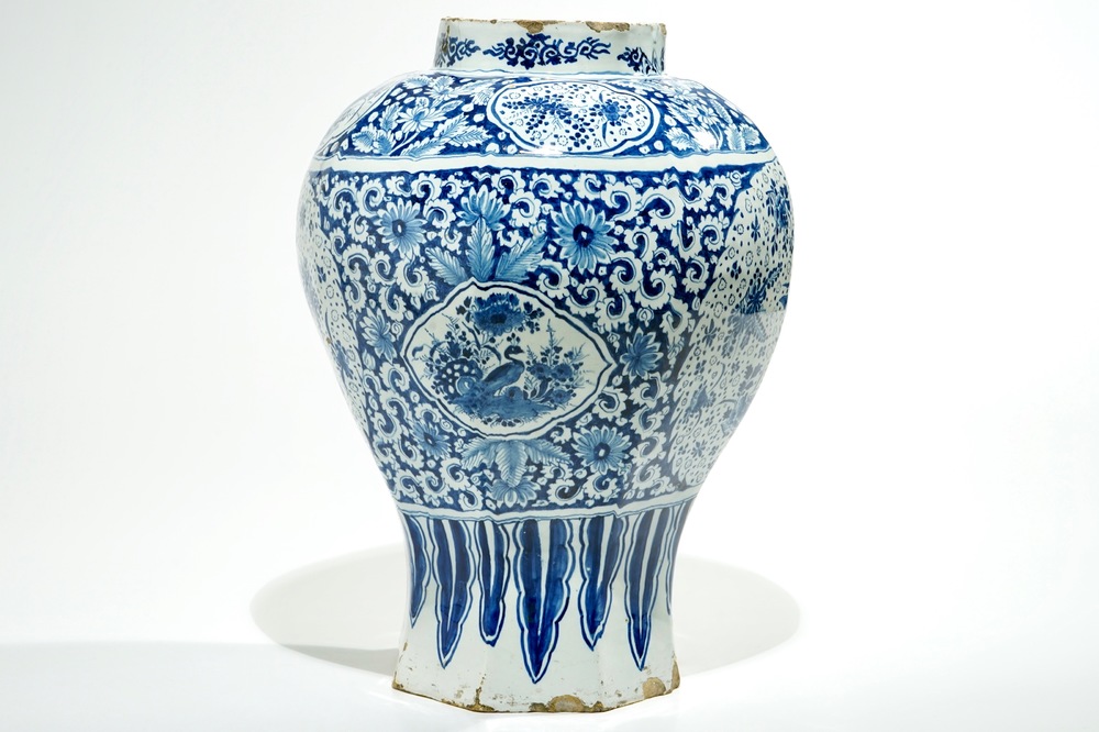 A large Dutch Delft blue and white baluster vase, 2nd half 17th C.