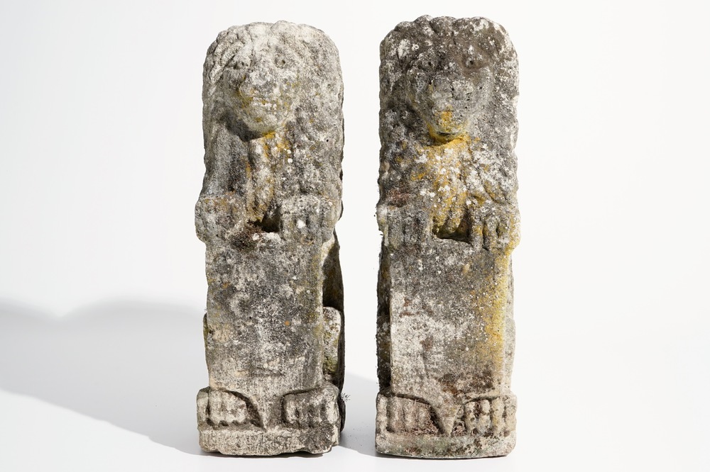 A pair of carved stone models of lions, 17/18th C.