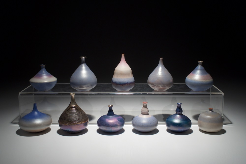 Onze petits vases modernistes aux &eacute;maux bleu&acirc;tres, Perignem et Amphora, 2&egrave;me moiti&eacute; du 20&egrave;me