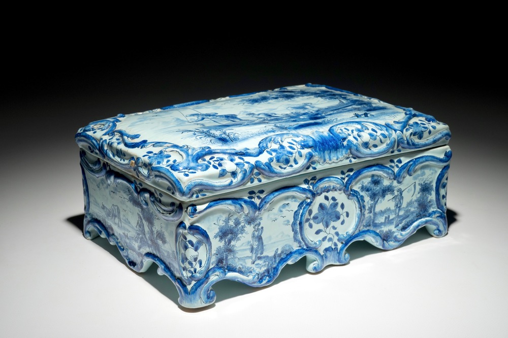 A rectangular Dutch Delft blue and white box and cover, 19th C.