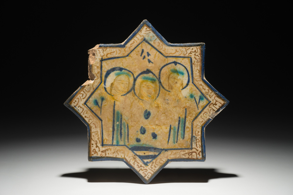 Een Islamitische stertegel met lusterglazuur, Kashan, Iran, 13e eeuw