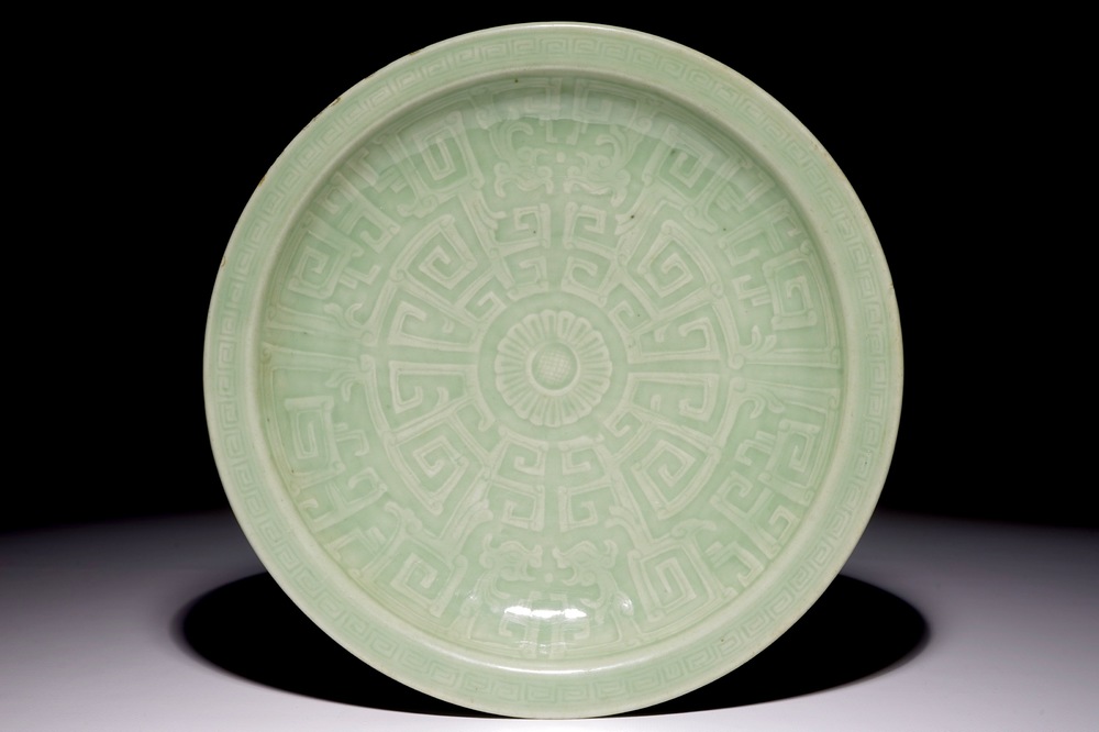 A Chinese celadon dish with incised floral design, 18/19th C.