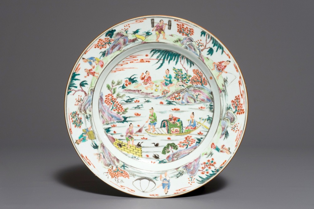 Un plat en porcelaine de Chine famille rose, Yongzheng/Qianlong