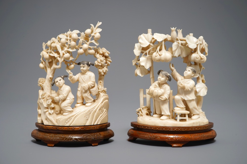 Deux groupes d'enfants r&eacute;coltants en ivoire sculpt&eacute;, Chine, 1&egrave;re moiti&eacute; du 20&egrave;me