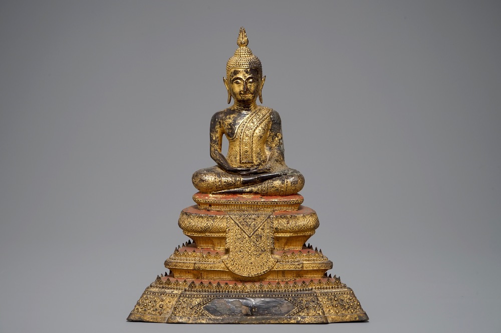 Een grote Tha&iuml;se verguld bronzen Boeddha op troon, Rattanakosin, 19e eeuw