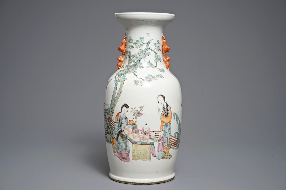 A Chinese qianjiang cai vase with figures in a garden, 19/20th C.