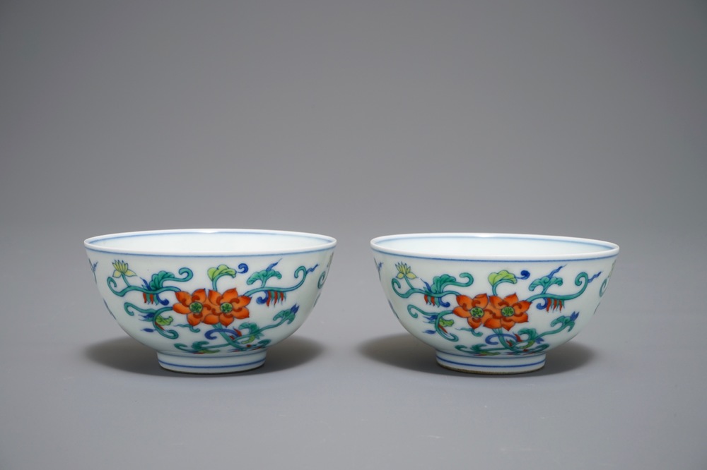 Une paire de bols en porcelaine de Chine doucai, marque de Daoguang, 20&egrave;me