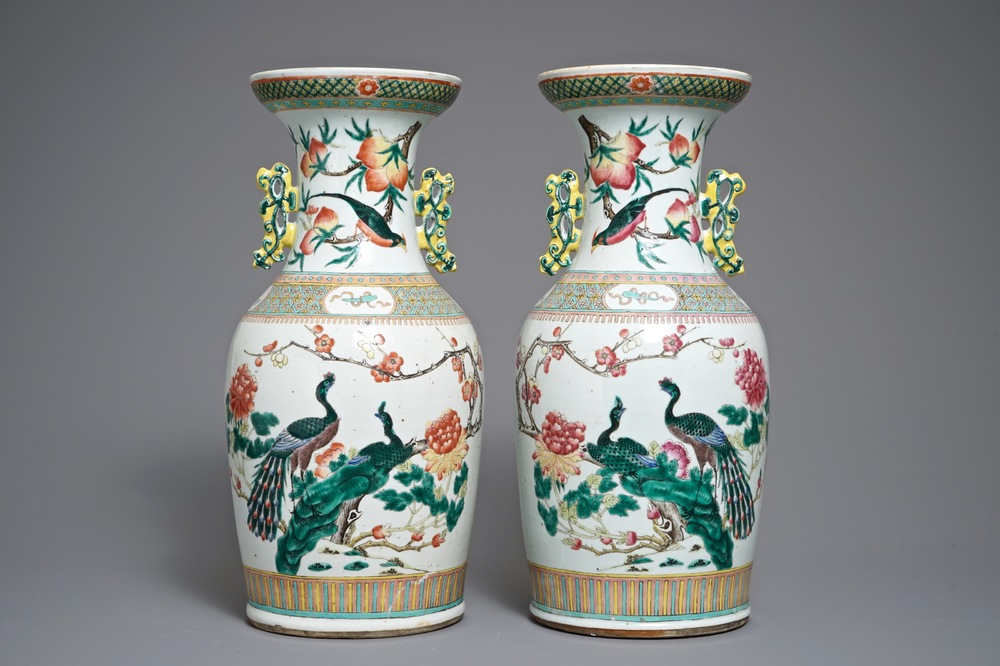A pair of Chinese famille rose vases with birds and antiquities, 19th C.