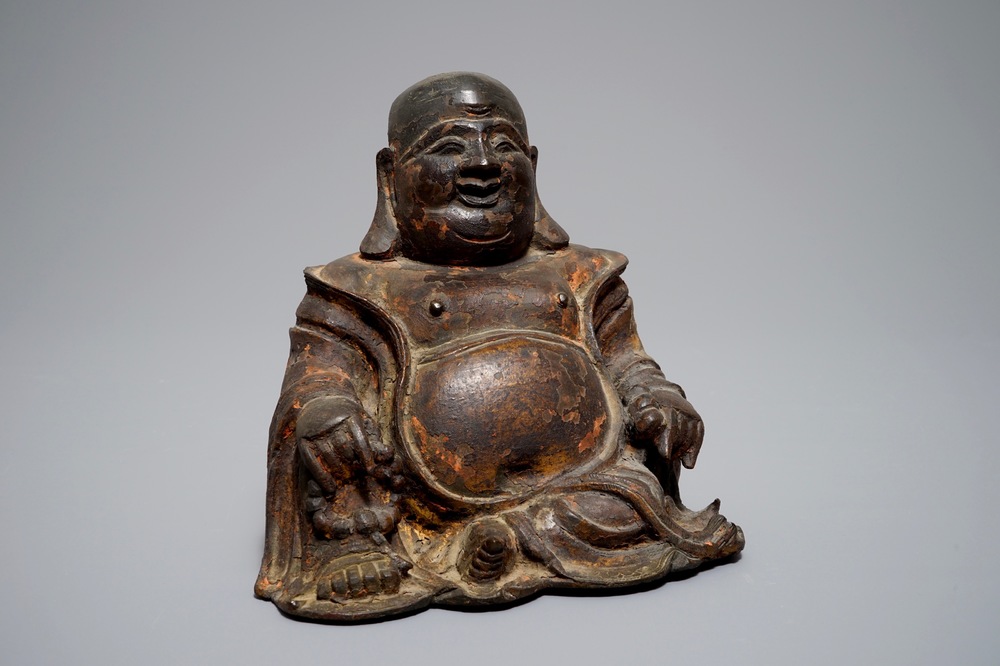 Un Bouddha en bronze laqu&eacute; et dor&eacute;, Chine, Ming