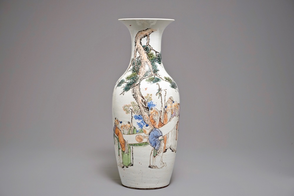 A large Chinese qianjiang cai vase with sages holding a scroll, 19/20th C.