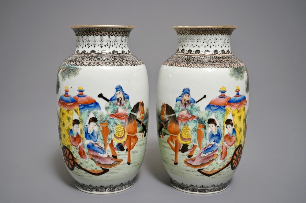 Une paire de vases en porcelaine de Chine famille rose coquille d'oeuf, R&eacute;publique, 20&egrave;me