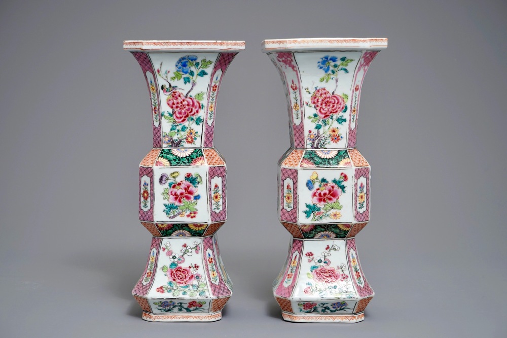 Une paire de vases en porcelaine de Chine famille rose &agrave; d&eacute;cor floral, Yongzheng