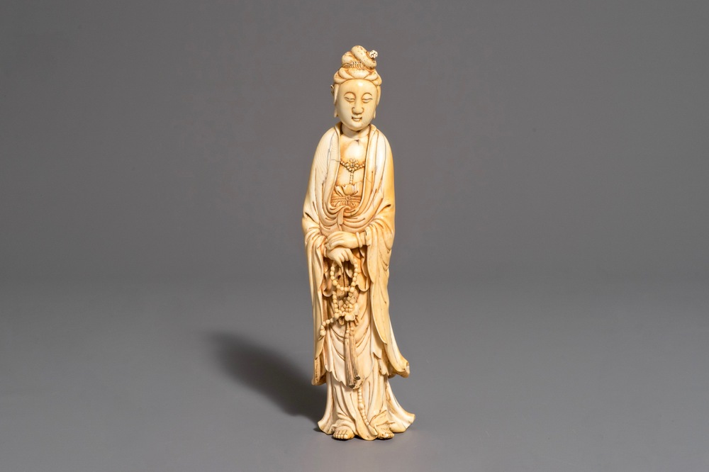 A Chinese carved ivory figure of Guanyin, 17/18th C.