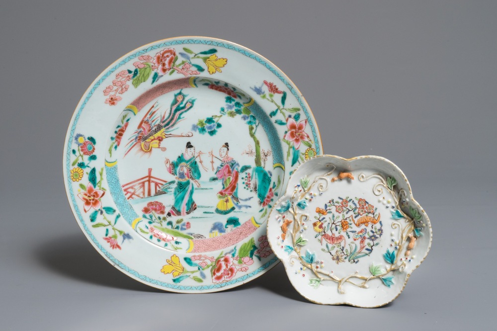 A Chinese famille rose plate and a teapot stand with applied design, Yongzheng/Qianlong