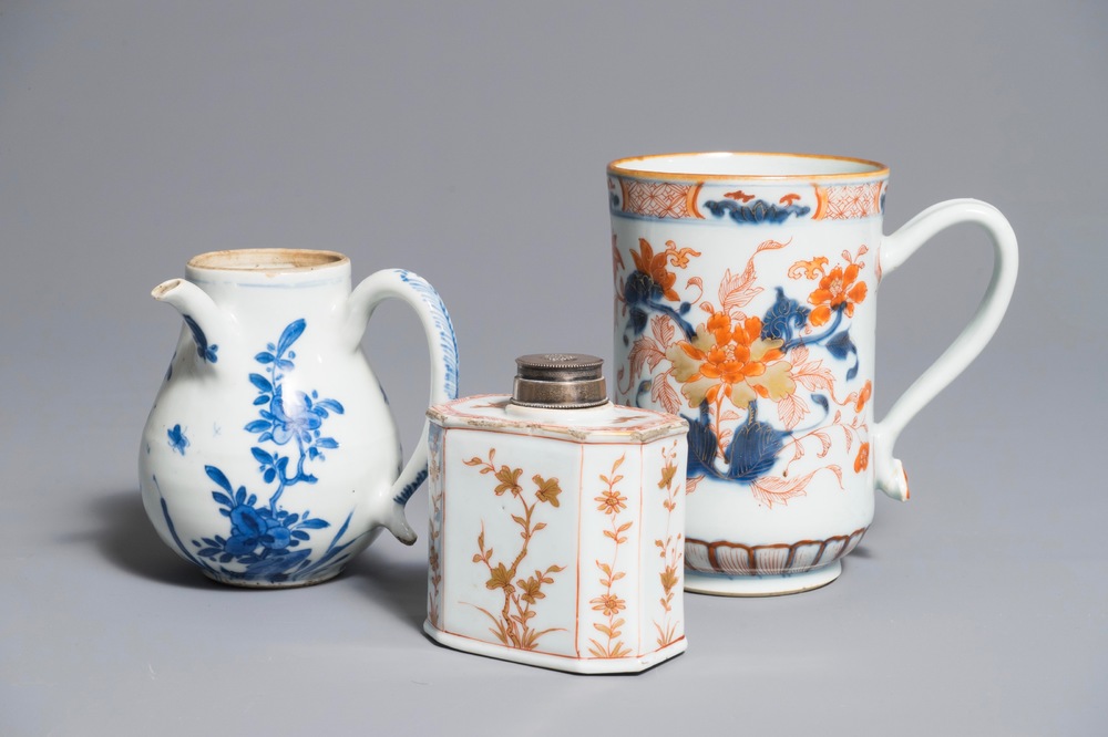 A Chinese Imari-style mug, a tea caddy and a milk jug, Kangxi/Qianlong