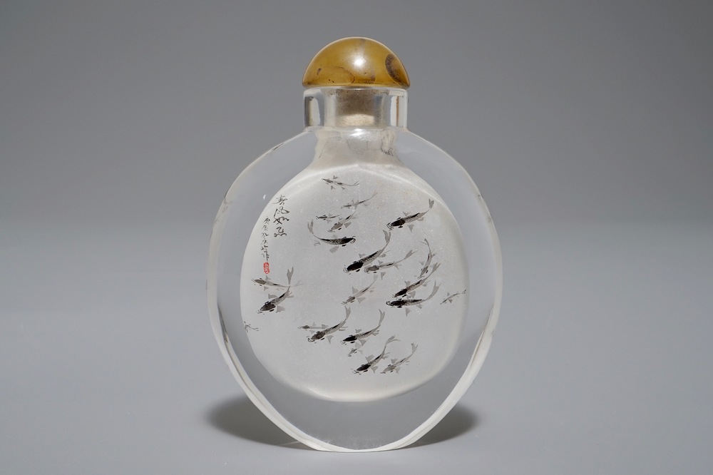 A tall Chinese inside-painted glass snuff bottle, 20th C.