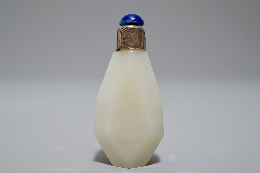 A Chinese silver-mounted jade snuff bottle, 19th C.