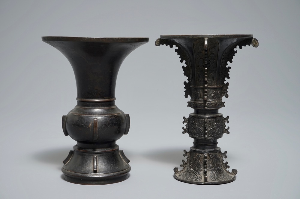 Deux vases de forme gu en bronze, Chine, 17/18&egrave;me