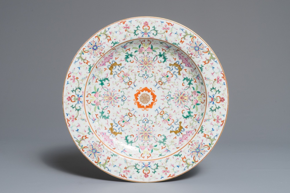 A Chinese famille rose dish, Jiaqing mark, 19/20th C.
