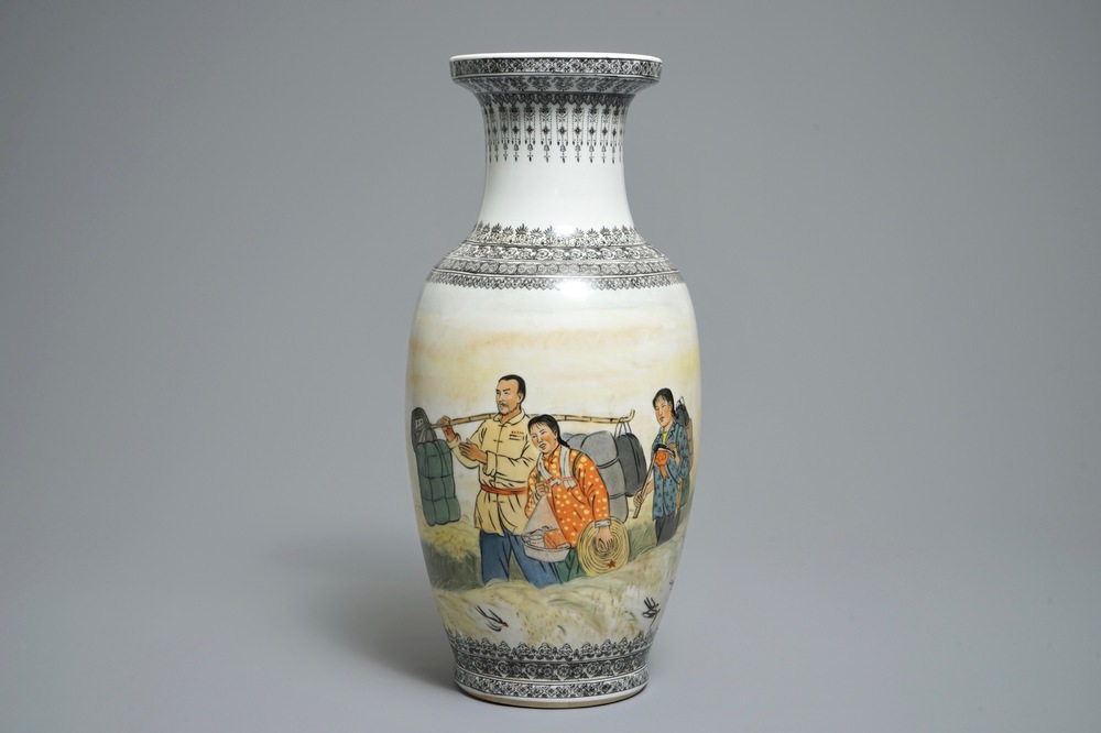 Un vase &agrave; d&eacute;cor de la R&eacute;volution Culturelle, Chine, 20&egrave;me