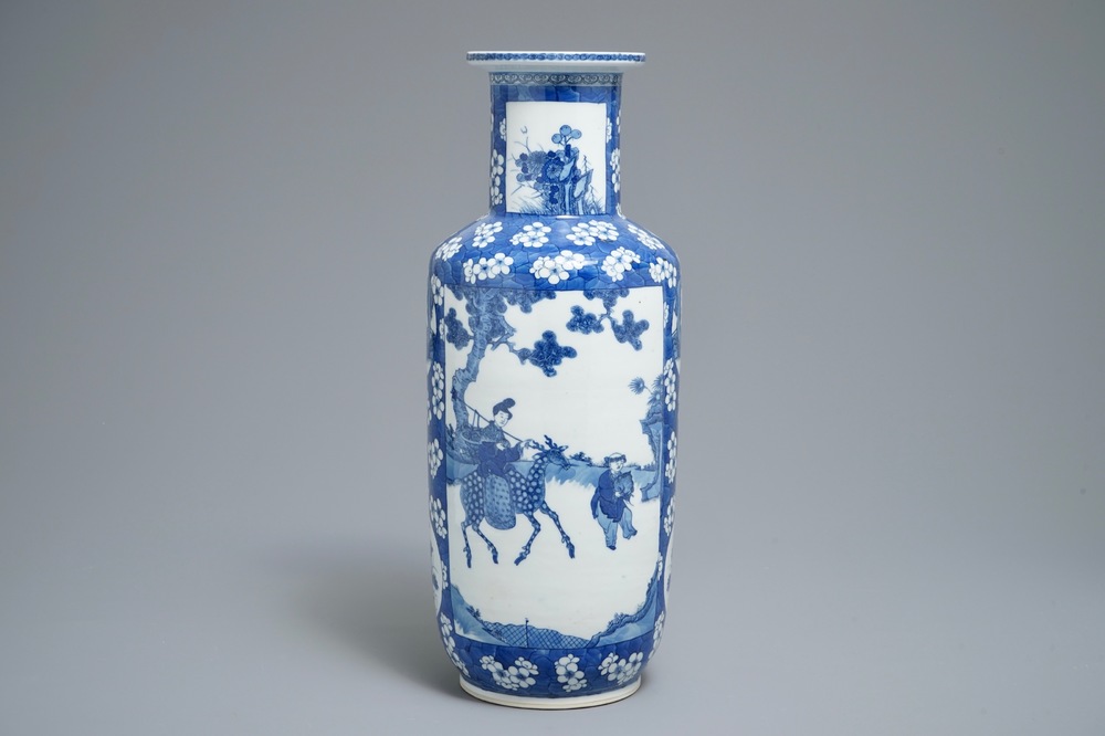 A Chinese blue and white rouleau vase with prunus on cracked ice, 19th C.