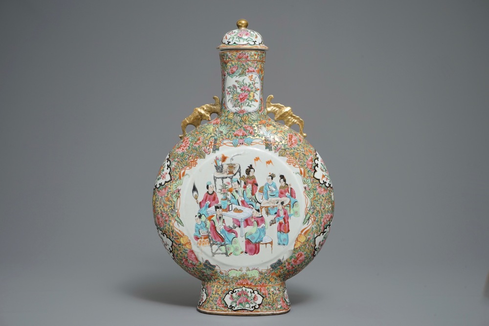 19世纪 广彩人物纹鎏金抱月瓶