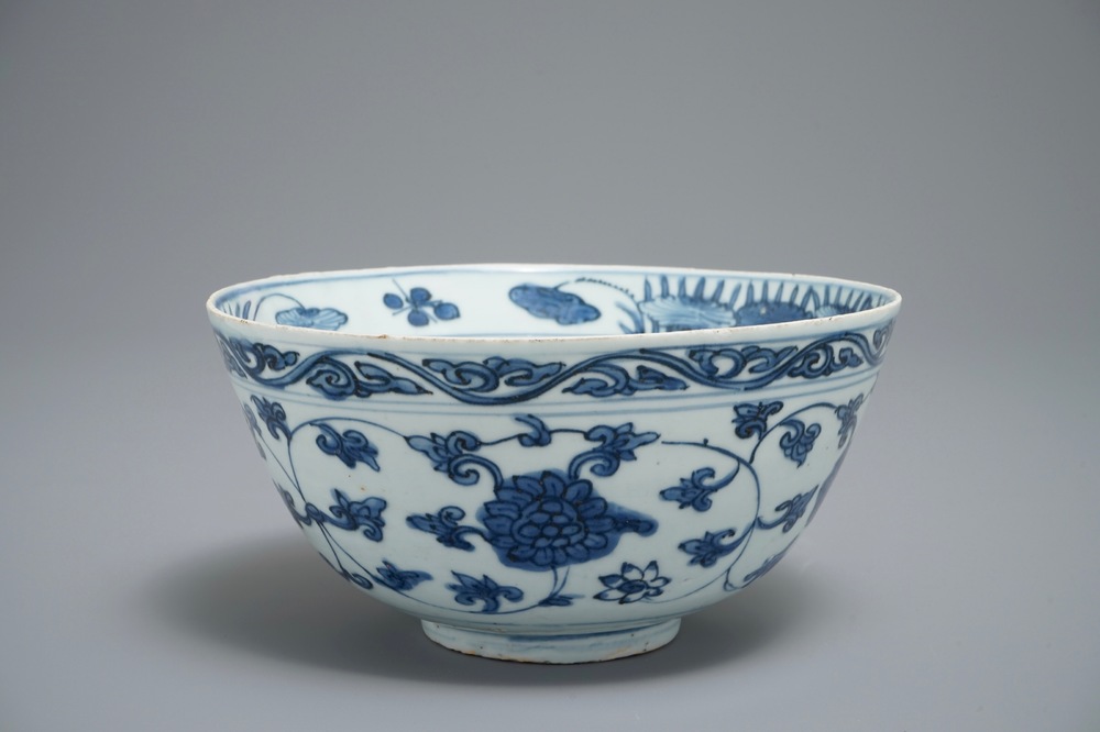 A Chinese blue and white lotus scroll bowl, Jiajing