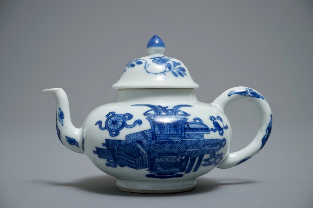 A Chinese blue and white teapot and cover with antiquities design, Kangxi