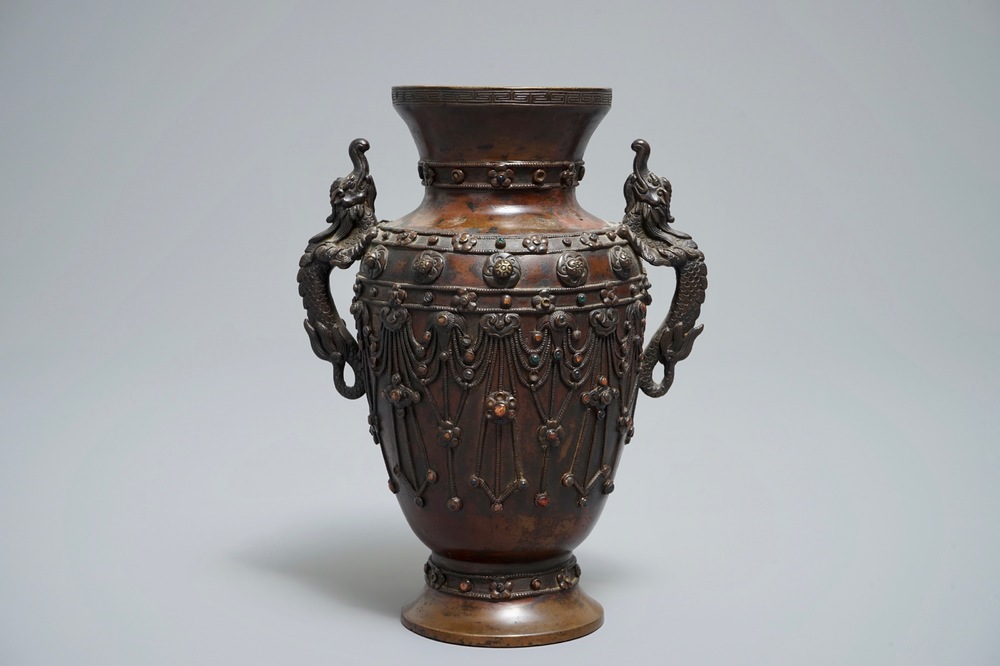 A Sino-Tibetan inlaid bronze vase, 18/19th C.