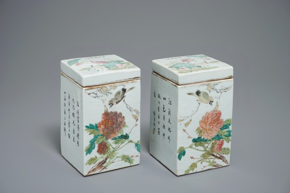 Een paar vierkante Chinese qianjiang cai dekselpotten, 19/20e eeuw