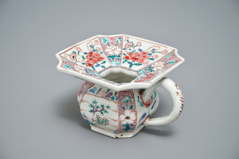 Un crachoir en porcelaine de Chine famille rose, Yongzheng/Qianlong